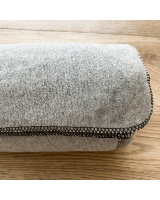 Bed throw rolled 8085 Bed throw rolled 8085
