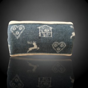 Bed throw rolled 8088