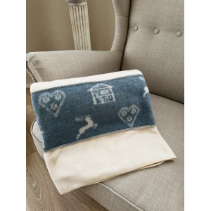 Bed throw rolled 8088