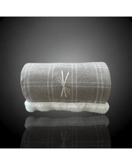 Bed throw rolled 8090 Bed throw rolled 8090
