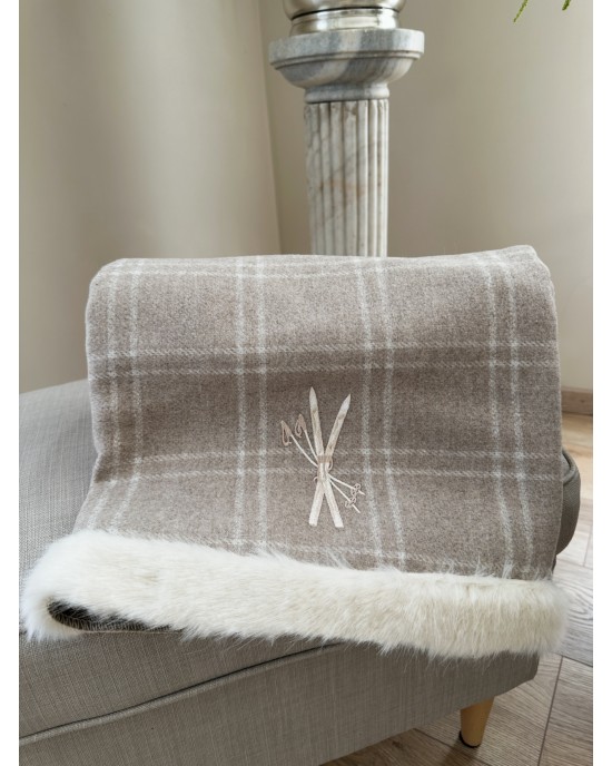 Bed throw rolled 8090 Bed throw rolled 8090