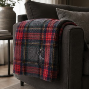 Bed throw rolled 8095