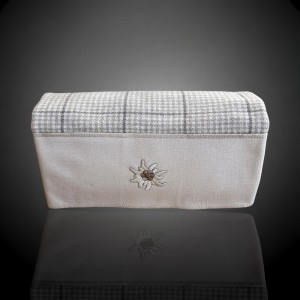 Bed throw rolled 8096