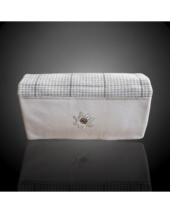 Bed throw rolled 8096